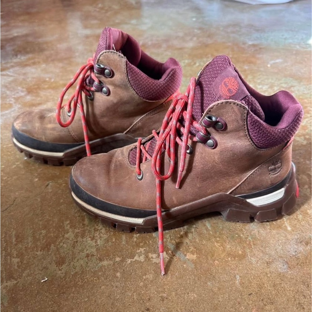 Timberland Women’s Brown and Burgundy Boots size 6,5 (37)
